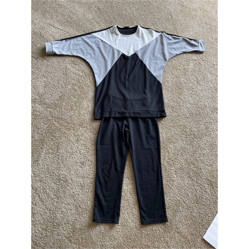 Black and grey sweat set from Modanisa. Size 8/10